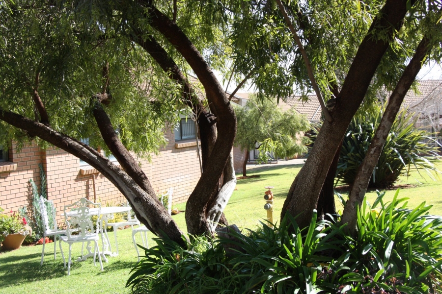 2 Bedroom Property for Sale in Langenhovenpark Free State